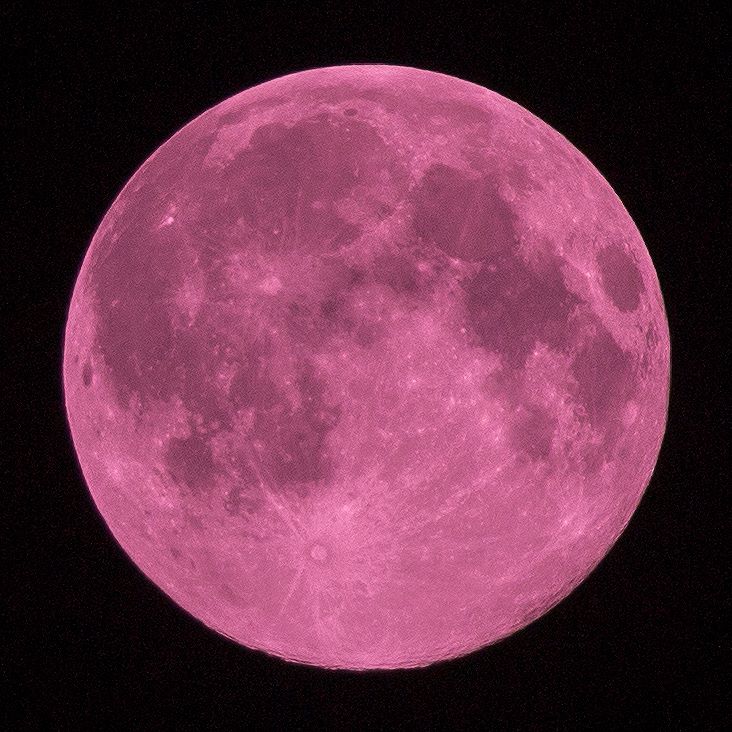 今夜が本当の満月。。。夏至の時期の満月は、月が地球から最も遠く離れて一番小さく見えるそうです。そのため月が地平線近くに位置して、赤く光って映るらしく、これが通称「ストロベリームーン」だそうで。。。実は全く知りませんでした（笑）。。。美しいストロベリームーン、肉眼では正直普通の満月ですが、脳内イメージでRAW現像。